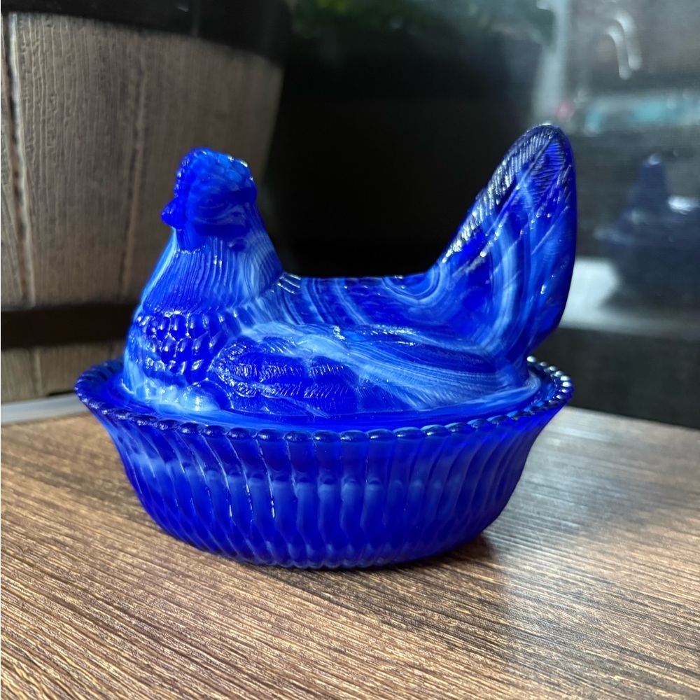 Boyd 5” hen on nest cobalt slag